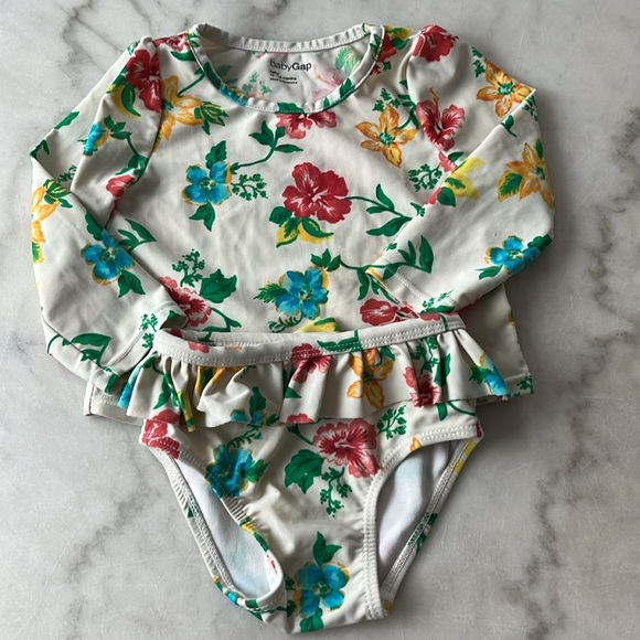 GAP Baby rashguard 2 Swimsuit StartingOut Bundle 12/18 months Floral Polka Print - Picture 3 of 8